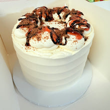 Load image into Gallery viewer, Simple Scallop Iced Cake
