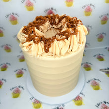 Load image into Gallery viewer, Simple Scallop Iced Cake
